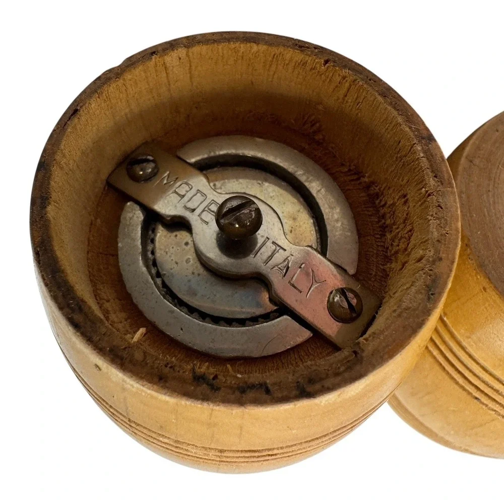 Vintage Made in Italy Wood Barrel Salt Shaker and Pepper‎ Mill Grinder Set